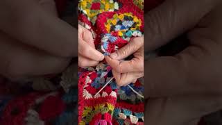 How to repair a granny squre blanket. Pattern available on our website. #arnecarlos #crochet
