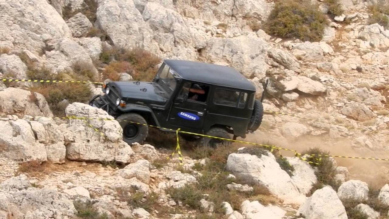 Toyota Land Cruiser Fj 70 Vs Fj 40 Youtube