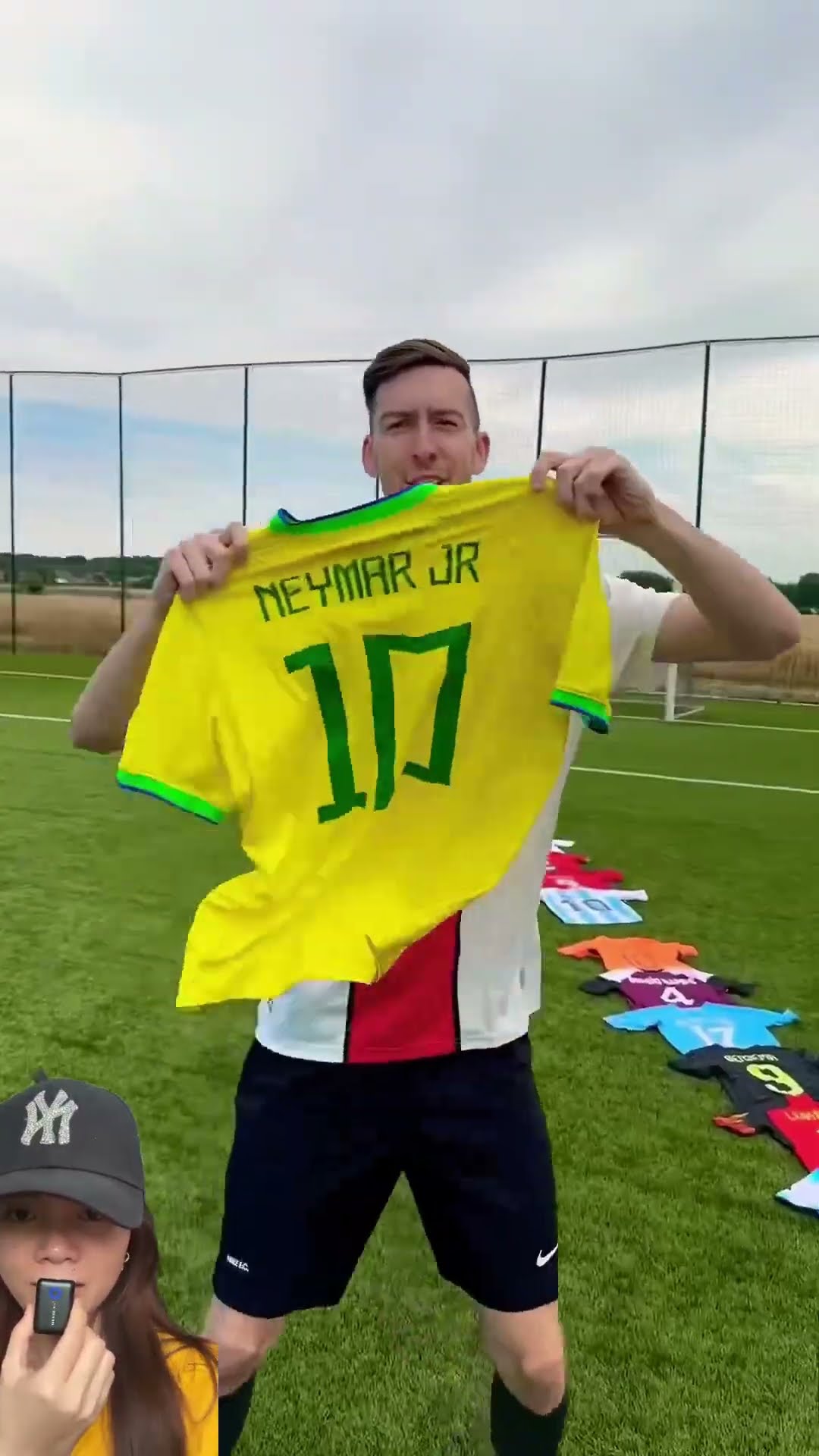 Tendang baju bola ⁉️