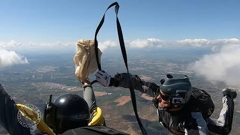 AFF Level 1- Bad pilotchute throw close to serious skydiving malfunction and problems.