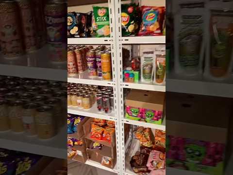 وحدة عندها بقالة في البيت   