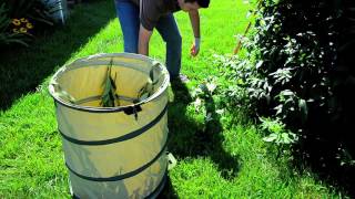 Fiskars Kangaroo Pop-Up Bag | Gardeners Edge
