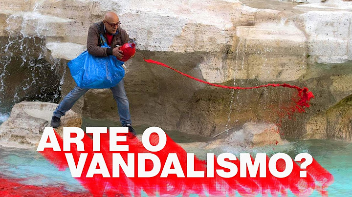 La fontana di Trevi colorata di rosso: arte o vandalismo?