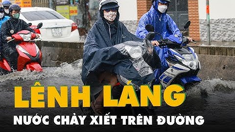 Mưa hơn 10 phút, đường TP Thủ Đức ngập lênh láng, rác dồn thành đống