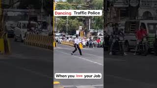 When you โค your job | Dancing traffic Police with ๐ฅ moves ๐๐