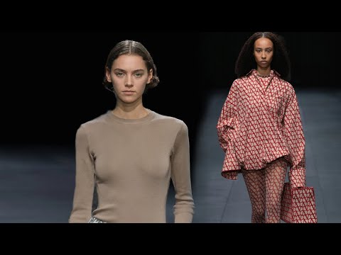 Valentino мода в Париже весна лето 2023 / Одежда, сумки и аксессуары