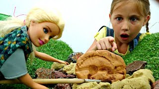 Видео для девочек - Кукла Барби на раскопках