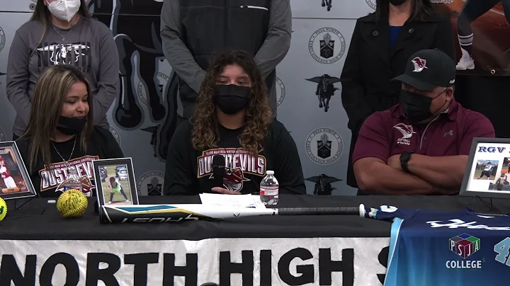 Victoria Espinoza Signing