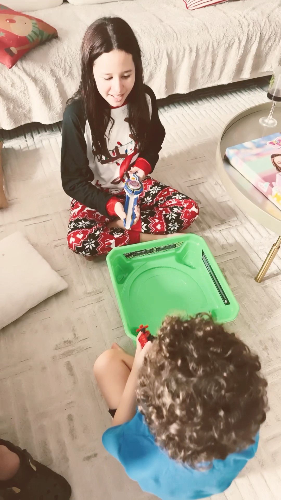 VALENTINA PLAYING BEYBLADE WITH HER COUSIN #valentinapontesofc 01