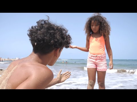 فيلم قصير بنت صغيرة تضيع في البحر بسبب إهمال الأهل