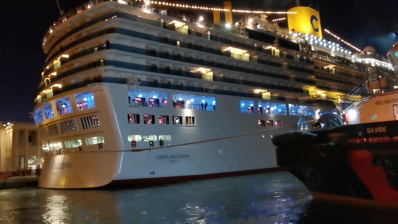 Partenza della Costa Deliziosa da Trieste del 30/11/2024 con Bora