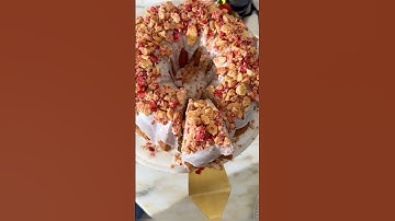 Strawberry Crunch Cake at Grandbaby-Cakes.com #strawberrycrunchcake #crunchcake #strawberrycake