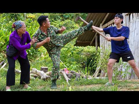 Video The soldier had to step in and help the kind old woman because of her unfilial child.