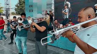 LA BANDA DE CHUY LIZARRAGA TOCANDO MIS FLORES NEGRAS