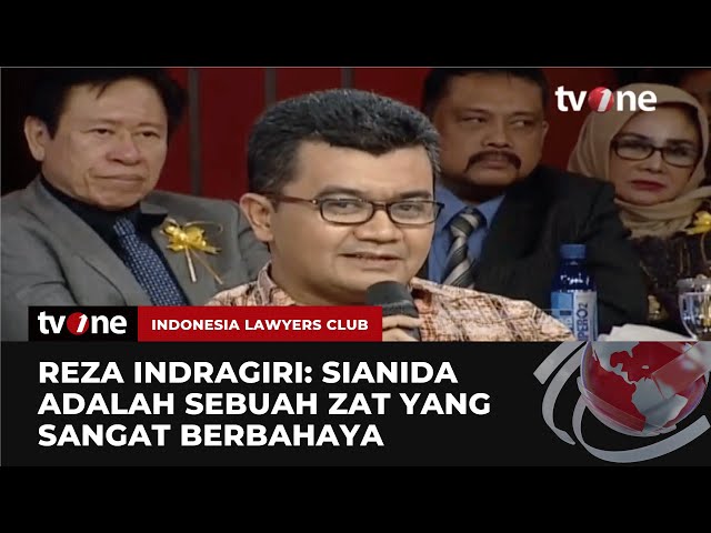 Azo bokiralikdan va pizza ichida kesiladi