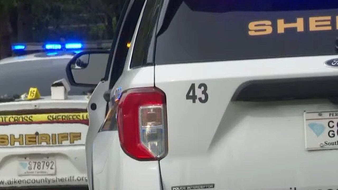 No one hurt after early morning garage fire in Aiken - YouTube