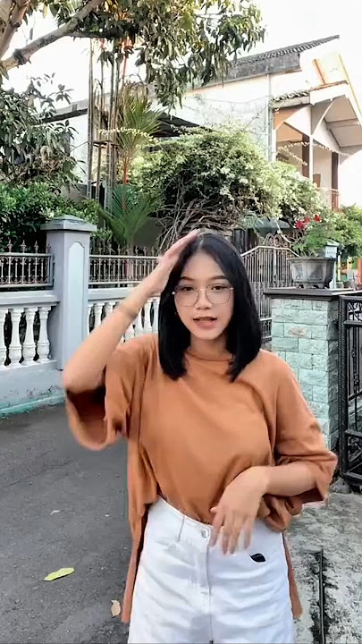 when girls dance on TikTok😂