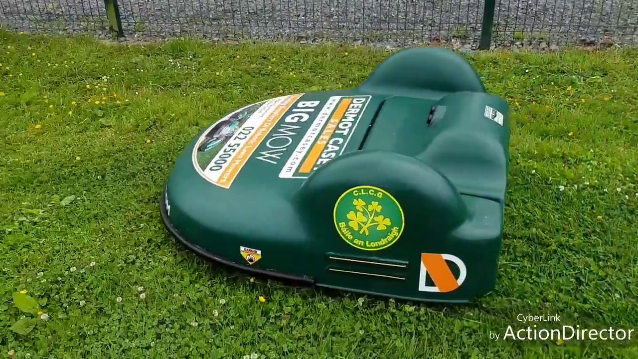 underjordisk århundrede Giotto Dibondon THE LAGEST ROBOT MOWER IN THE WORLD.Meet Bigmow the robotic mower on its  first cut on gaa pitch. - YouTube