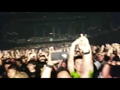 LMF 揸緊中指