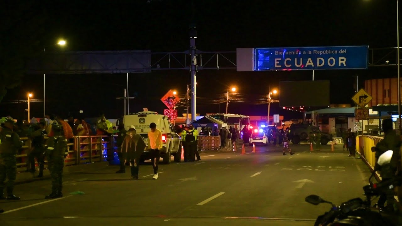 Ecuador deporta a más de 800 presos colombianos en medio de protesta de Bogotá | AFP