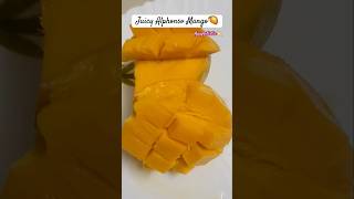 Juicy Alphonso Mango 🥭  Easy Mango cutting Hapus #youtubeshorts #asmr #fruit #mango #food #trending