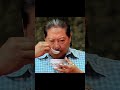 男は魚の身を切り取り、骨を水に入れると、なんとまだ泳ぎ出した。 #映画紹介