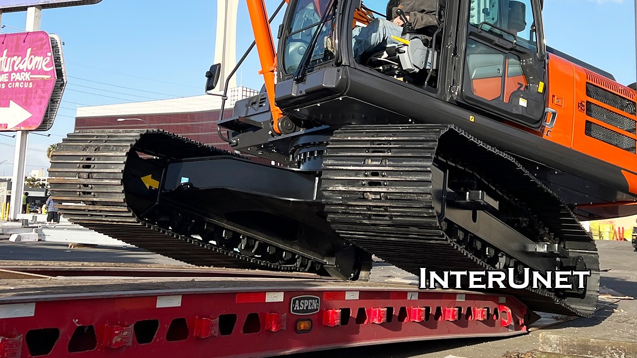 Hitachi ZX250LC - Transporting Medium Size Excavator - YouTube