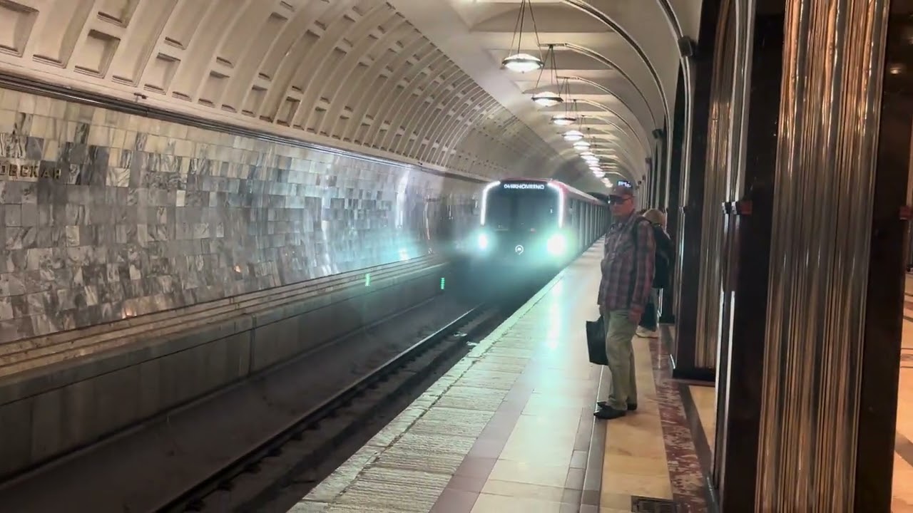 Номерные и Москва 2024 на станции метро Маяковская