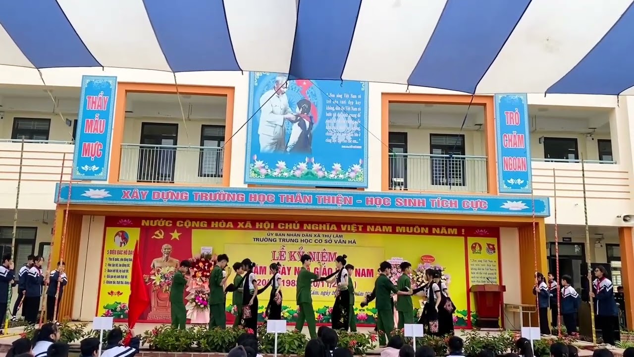 Nhạc Văn nghệ: Gặp nhau giữa rừng mơ + Chiếc khăn Piêu