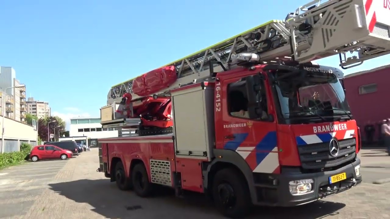 Fotosessie bij post Zuid brandweer Leiden