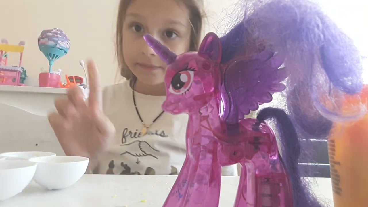 Я готовлю с пони торт.