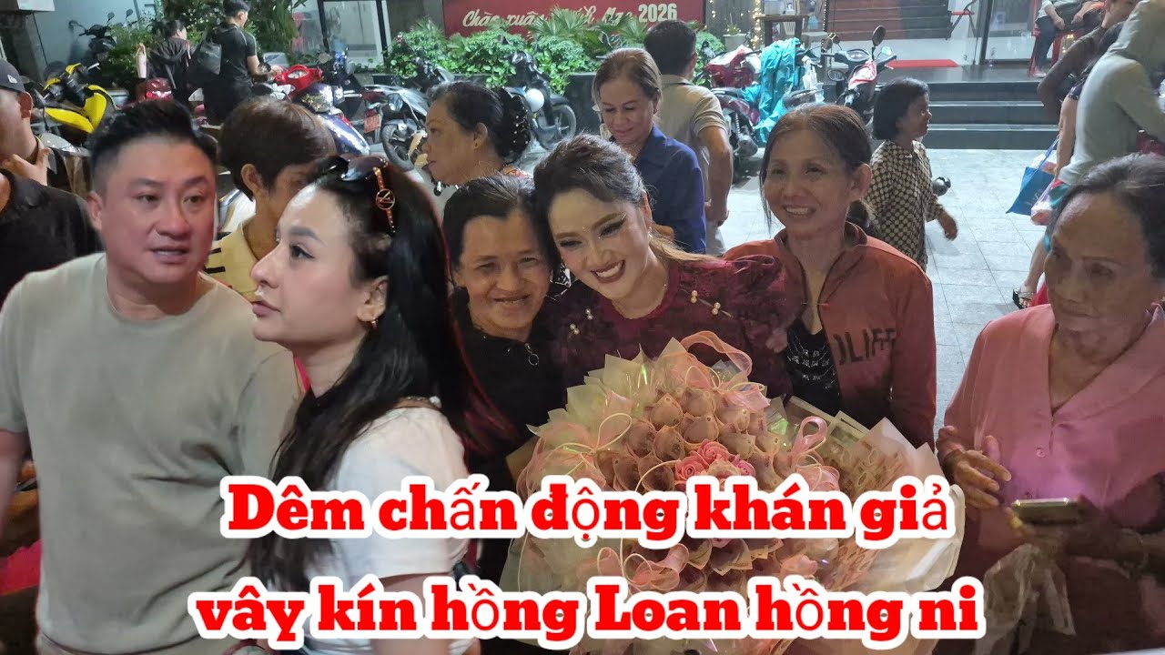 Chấn động 8/3 hồng Loan hồng ni ra về khán giả VVây kín để chụp hình 
