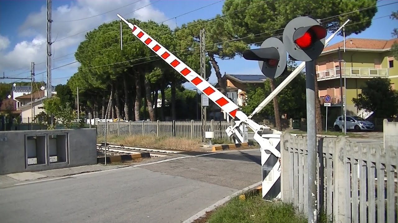 Spoorwegovergang Cervia (I) // Railroad crossing // Passaggio a livello