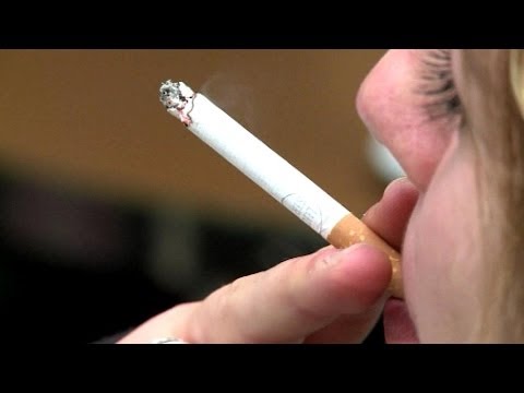 Vidéo: Est-il Possible De Fumer à L'entrée D'un Immeuble Résidentiel