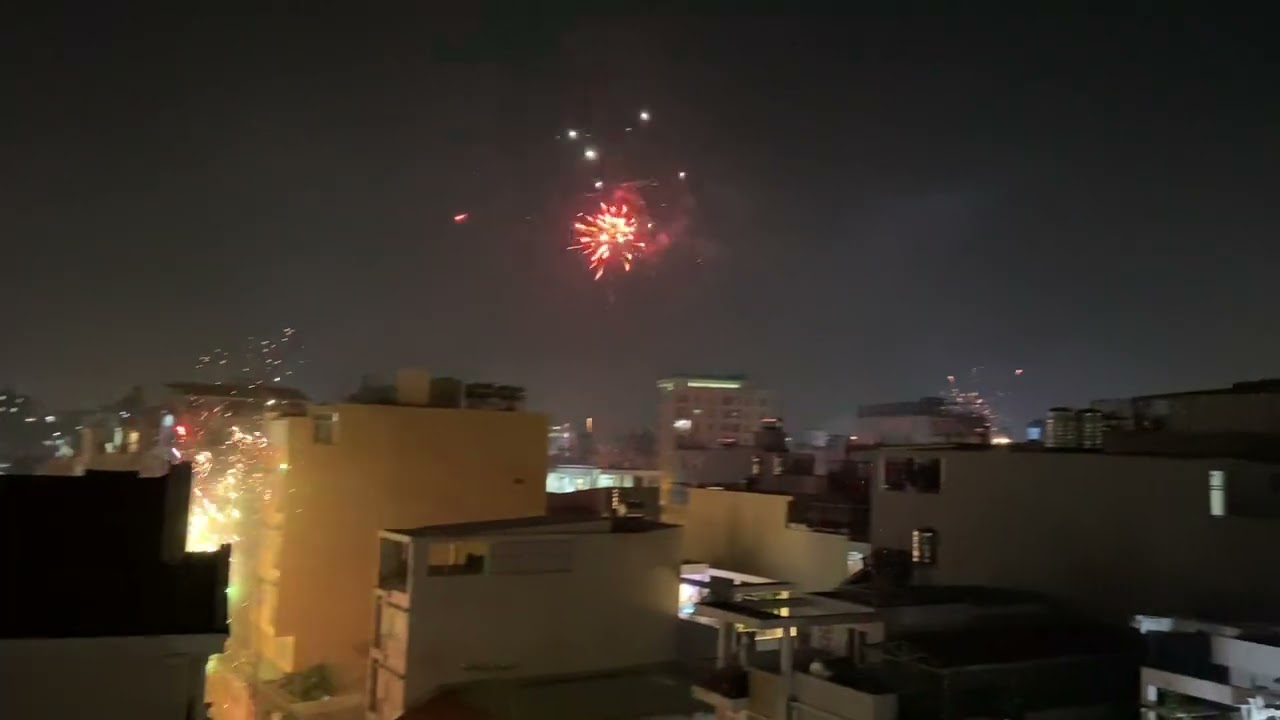 Toàn cảnh Sài Gòn bắn pháo bông đêm giao thừa .Mừng đón Xuân Giáp Thìn 2024