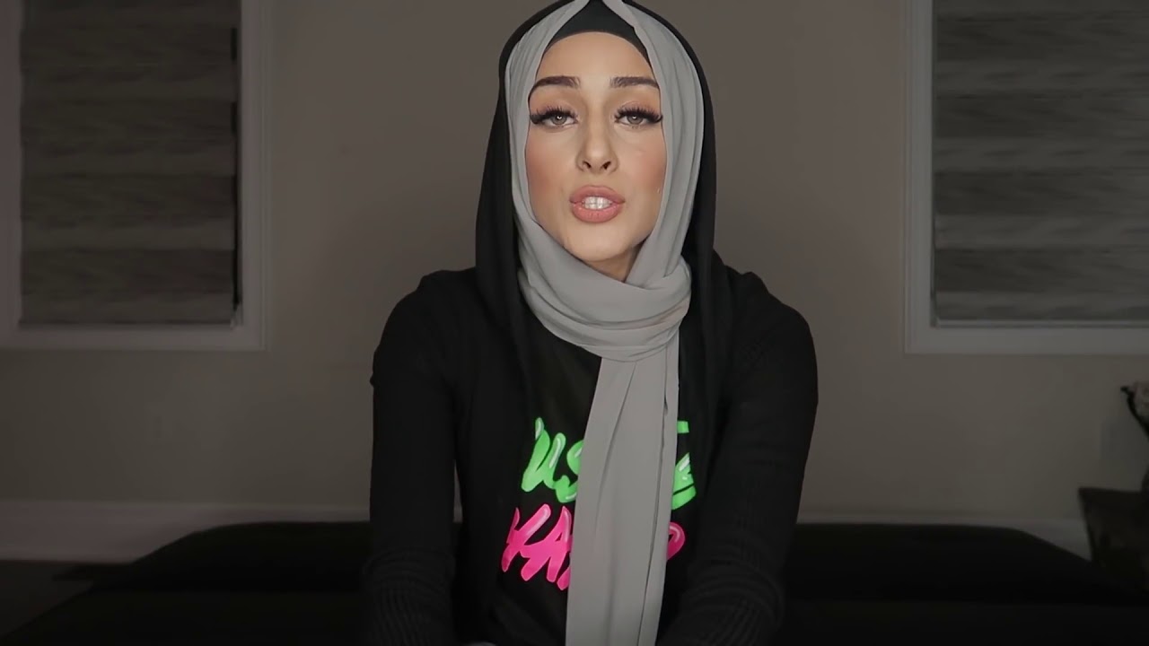 Froggy Taking off her Hijab😱