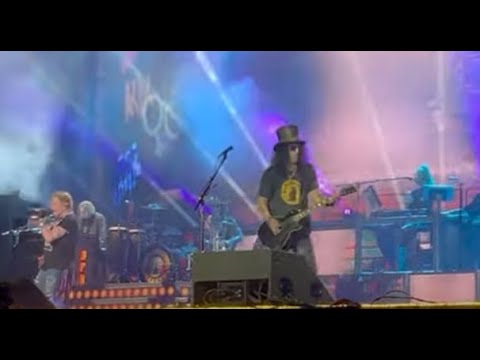 GUNS N' ROSES performed a cover of AC/DC's "Walk All Over You" in Lisbon, Portugal