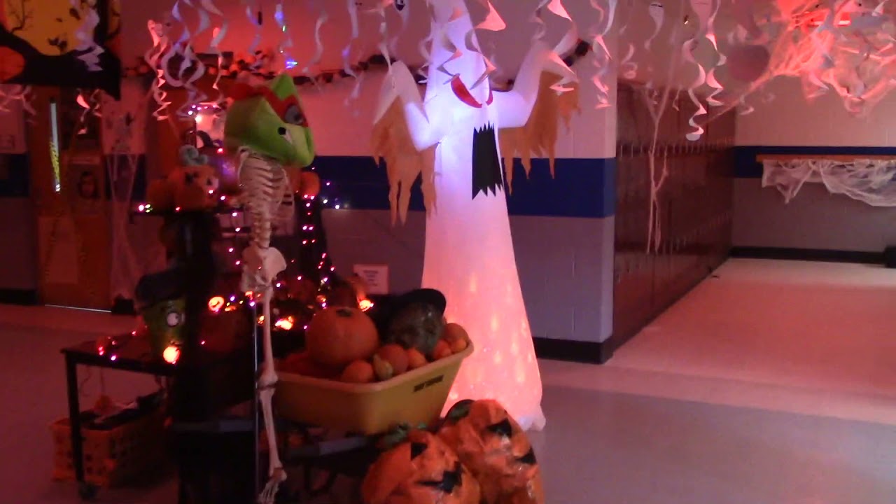 Students go all out decorating Cario pods for Halloween