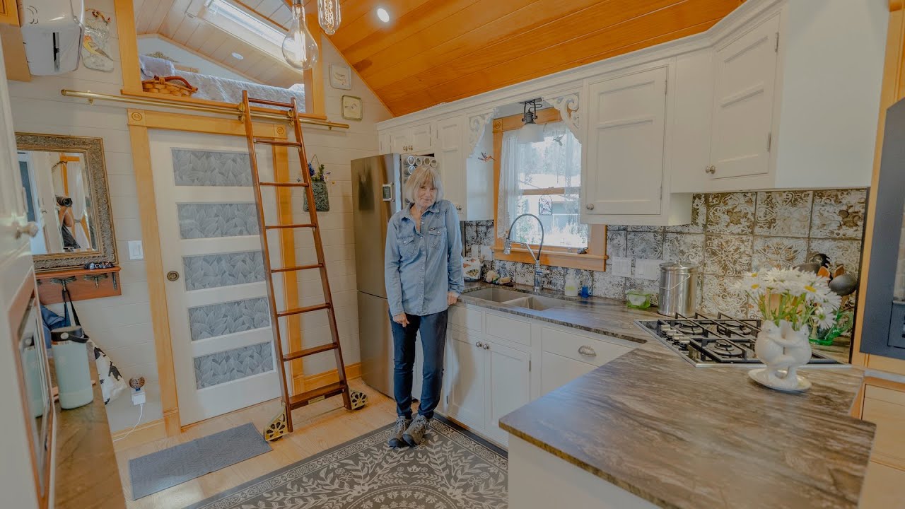 Se jubiló en sus propios términos en una pequeña casa personalizada