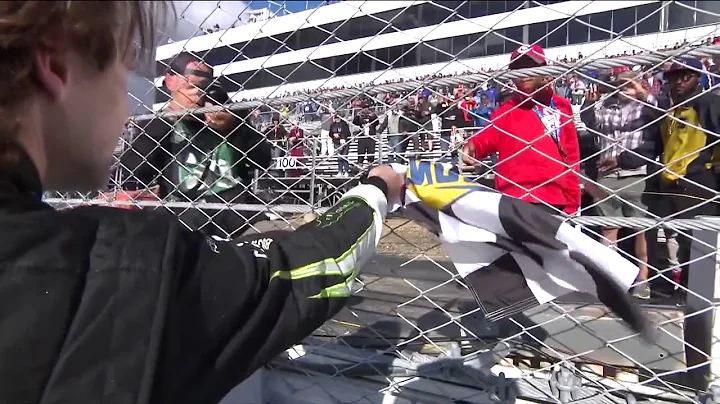Ryan Blaney gives young fan Dover checkered flag