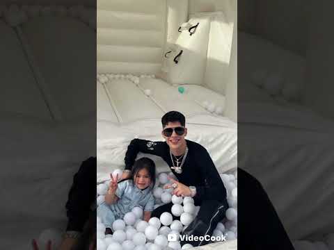 كريس المغني الاسباني وزوجته وابتدنته لايك اشتراك