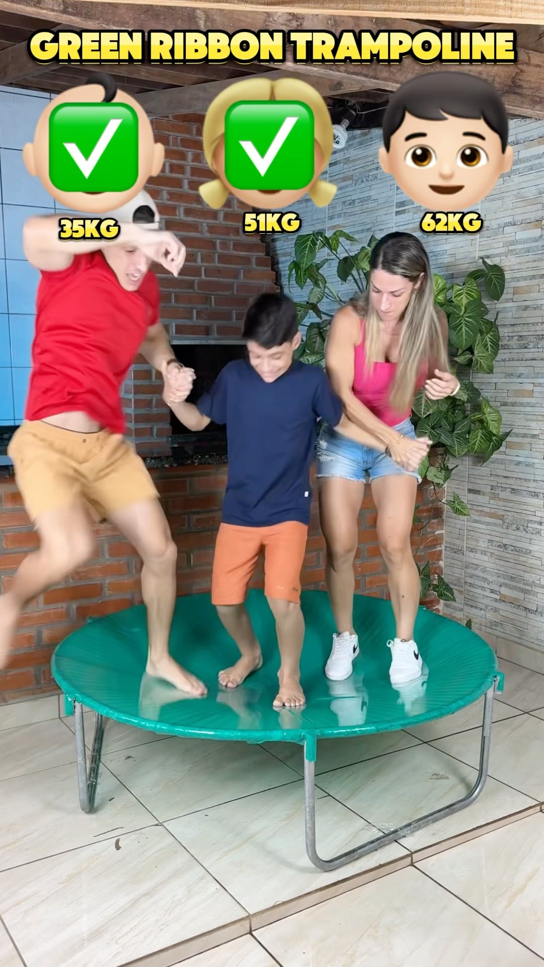 Quantas pessoas o trampolim vai aguentar?!? #shorts #challenge