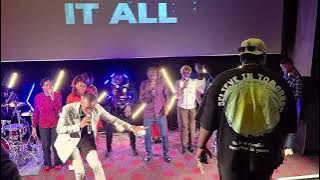 Emmanuel Oriaku leads Praise at @LifePointe-GL