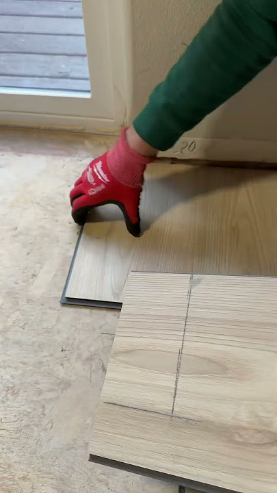 Quick Laminate Flooring Hack🪵 #diy #flooring