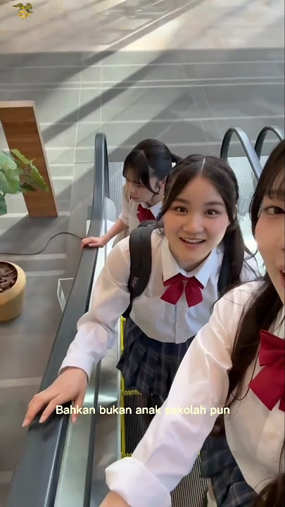 Why do Japanese girls like to wear uniforms outside of school hours?