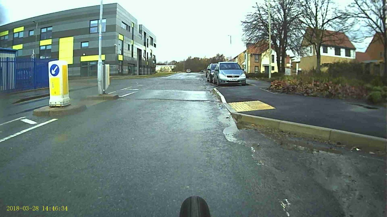 Aldi rear camera light in the rain - YouTube