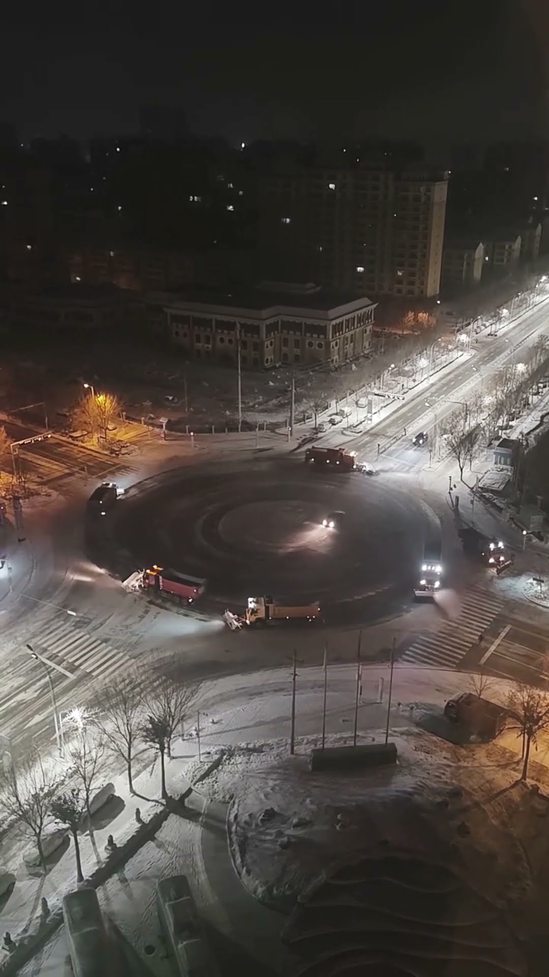 Snow clearing process at the intersection- Good tools and machinery make work easy