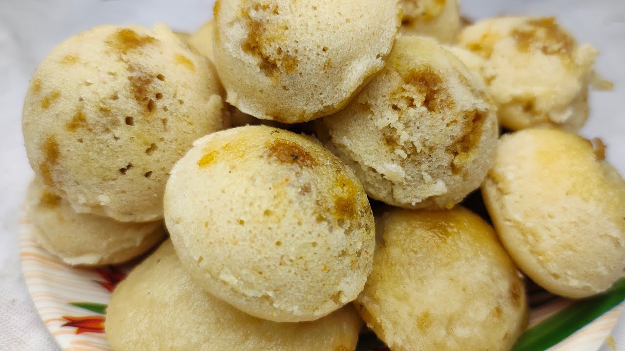 ১০ মিনিটে নরম সুজি সেদ্ধ পিঠা 😍 | দুধ-নারকেল-গুড়ের স্টিমড পিঠা রেসিপি | Easy Suji Pitha Recipe