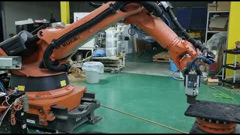 Robot machining - Kuka kr210 krc2 ed05 with table and lineal track adjustments
