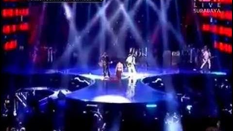 DUET KEREN KONSER IWAN FALS FEATURING SUPERMAN IS DEAD AT SURABAYA 2014